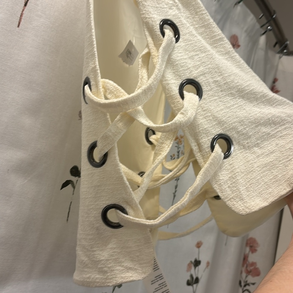NWT Urban Outfitters Silence + Noise Grommet Tank - Picture 2 of 8